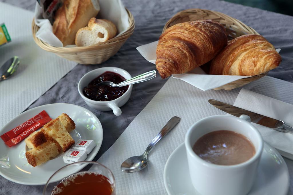 Logis Hotel Restaurant Des Thermes Ламалу-ле-Бен Екстериор снимка